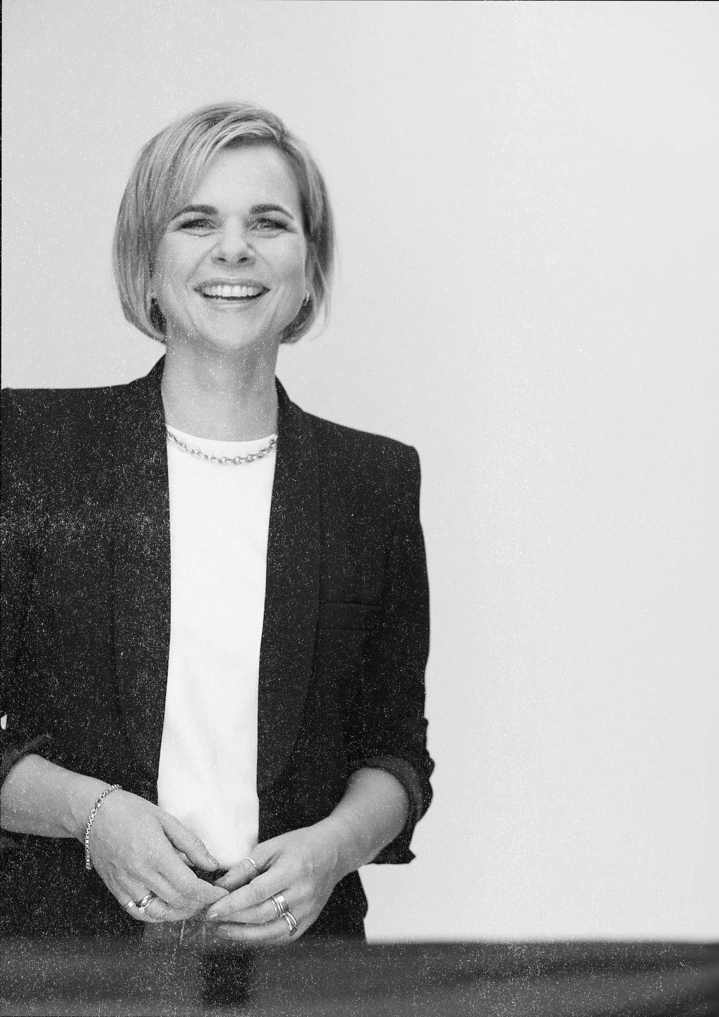 Julia Menger (Moderatorin) empfiehlt Tränen – Stures dummes Herz