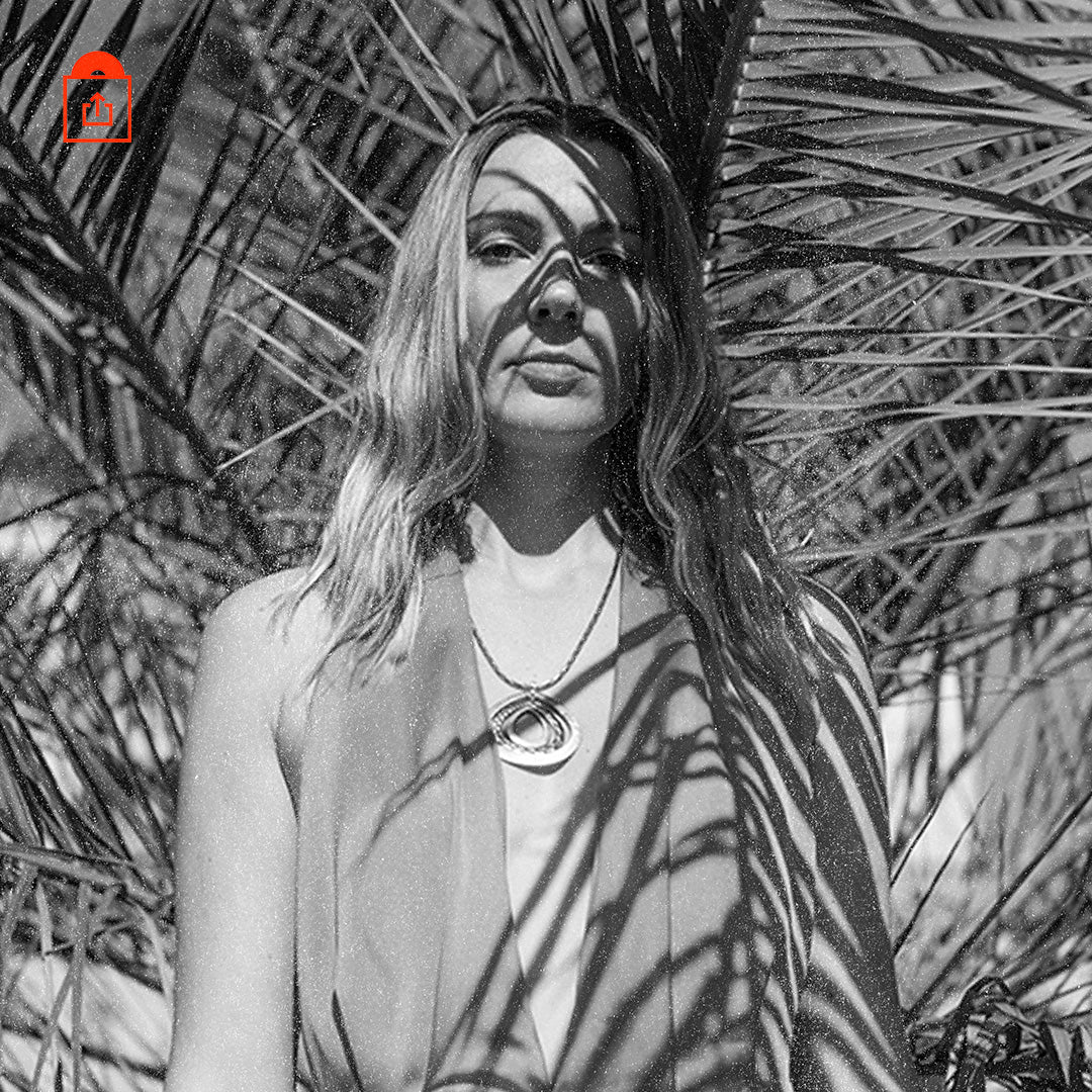 Lisa Who (Musikerin) empfiehlt Angela Aux – Traveler Of The Mind
