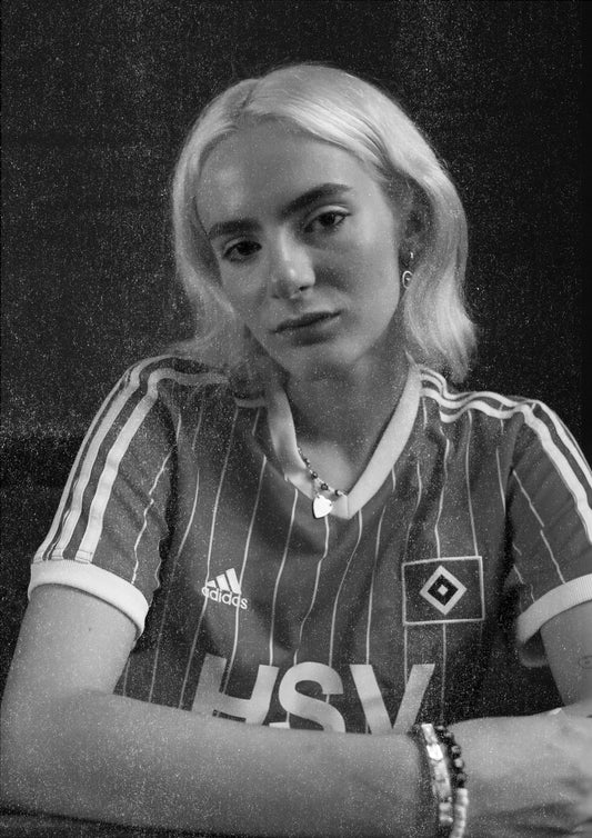 Mia Guethe (Journalistin) empfiehlt Paula Hartmann – Nie verliebt